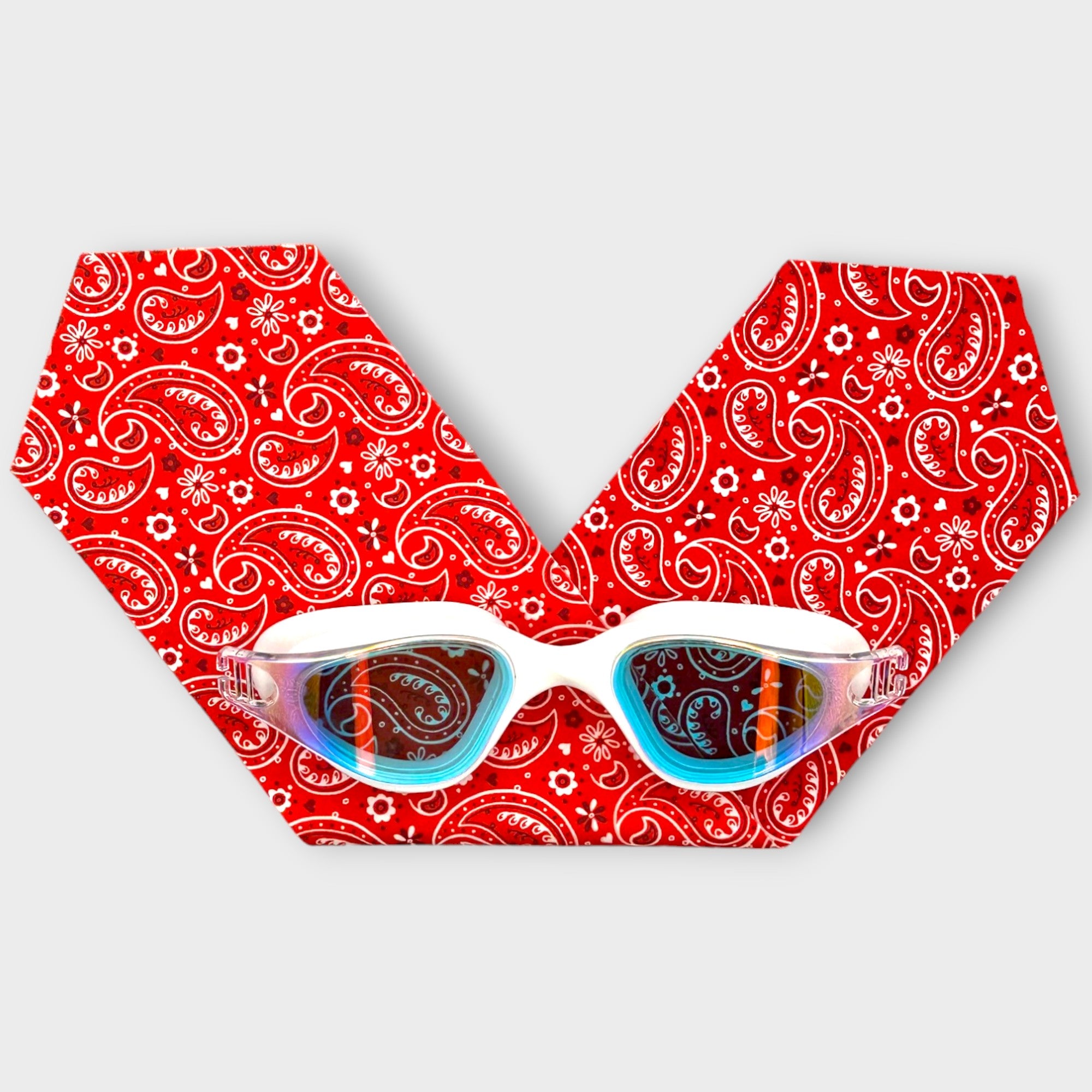 warerplops plops lunettes piscine natation bandeau stretch recyclé polyester élasthanne enfant adulte maillot verres qualité anti buée anti uv accessoire mode fashion ete plage mer étanche étanchéité fille garcons mixte unisexe homme femme tissu bandana surfer cool bleu ciel dessins rouge